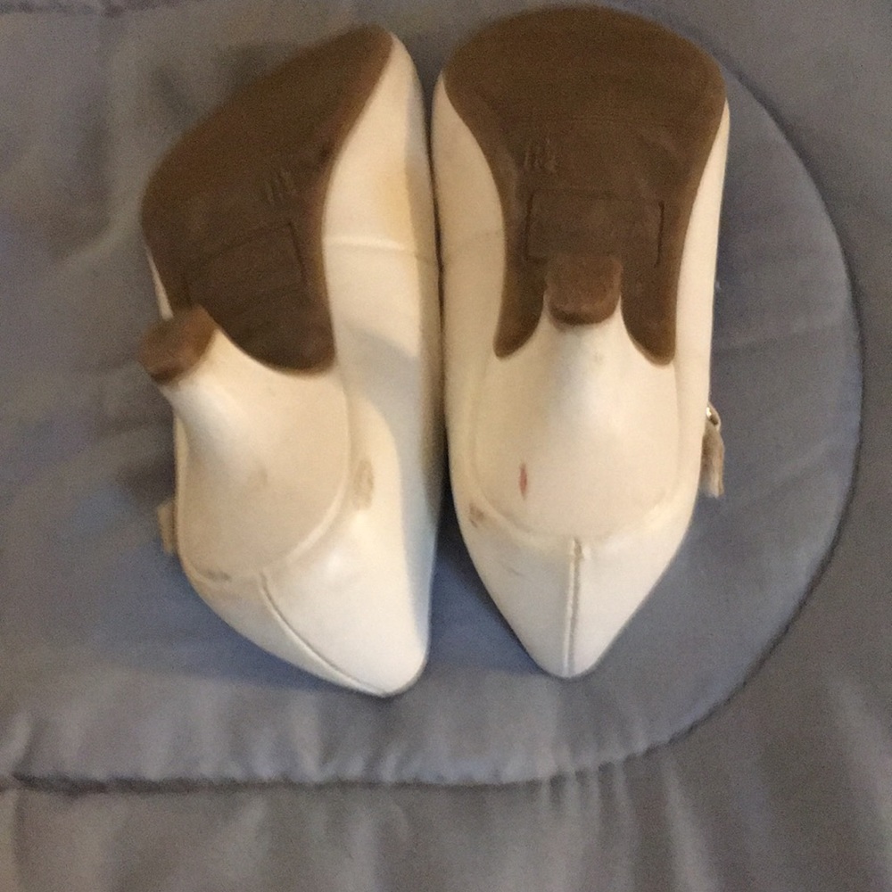 White dress shoe - Picture 3 of 4